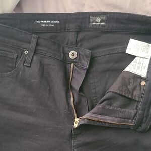 High Rise Black Jeans with Classic Style and Smooth Denim Fabric